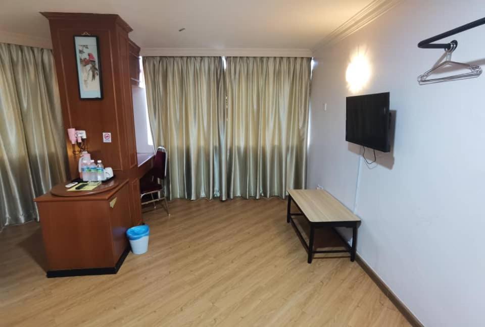 Hotel Ching Hua Segamat Bagian luar foto
