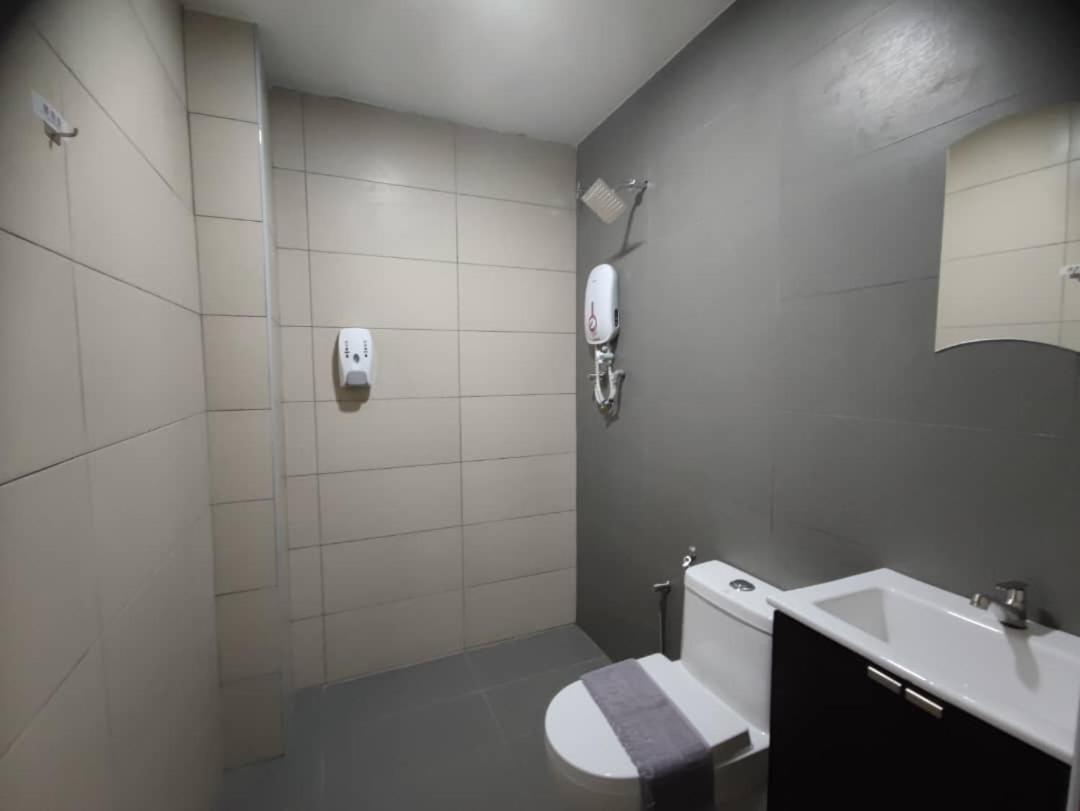 Hotel Ching Hua Segamat Bagian luar foto