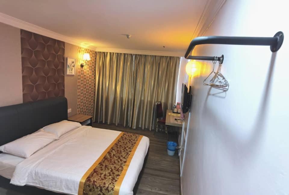 Hotel Ching Hua Segamat Bagian luar foto